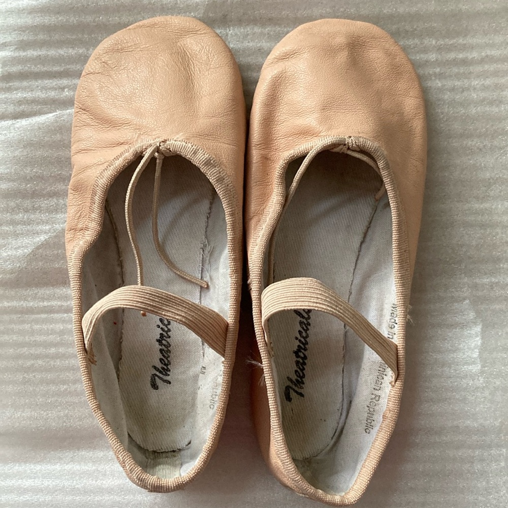 Theatricals footwear leather ballet dance shoes girl 12
